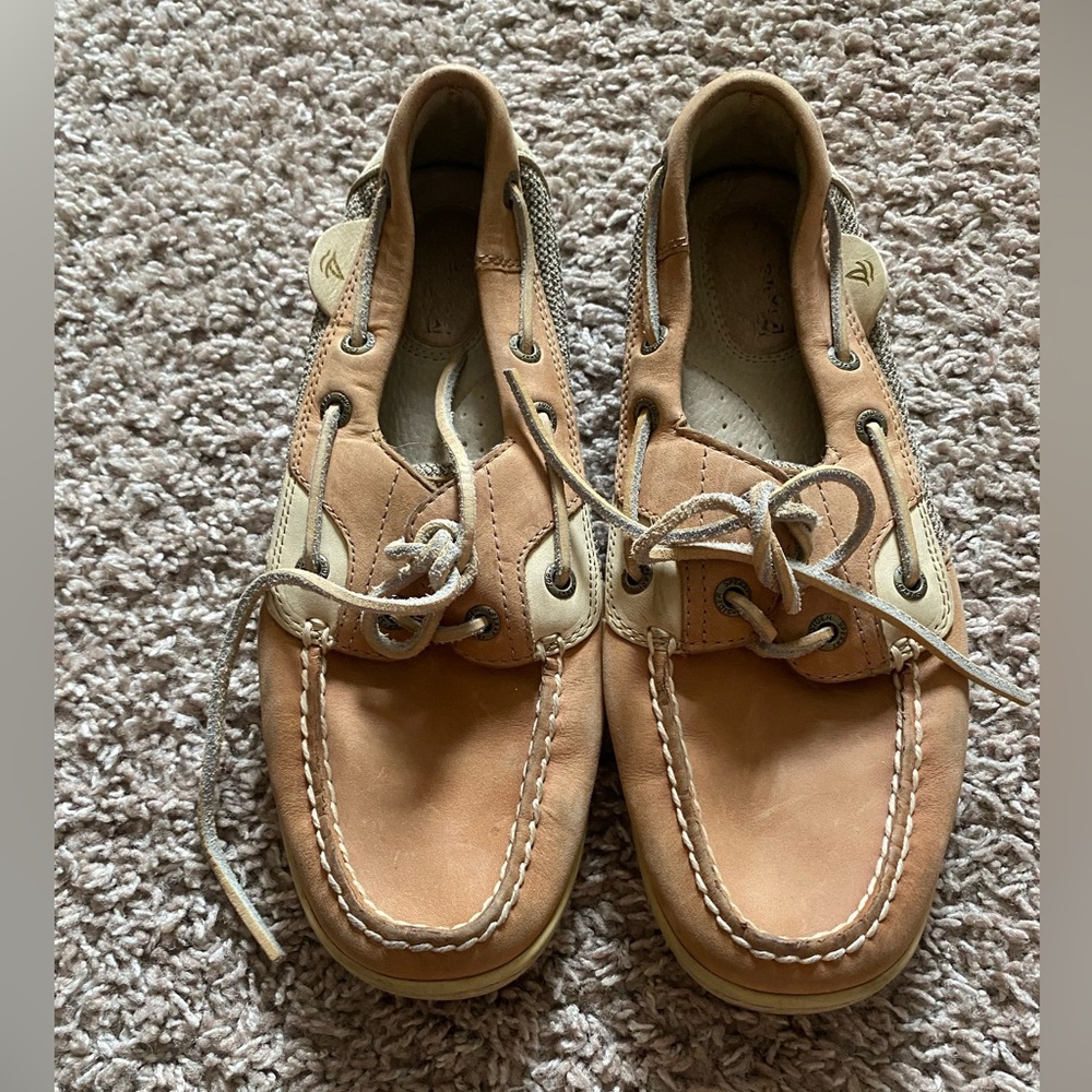 Size 7.5 classic tan Sperry Boat Shoes